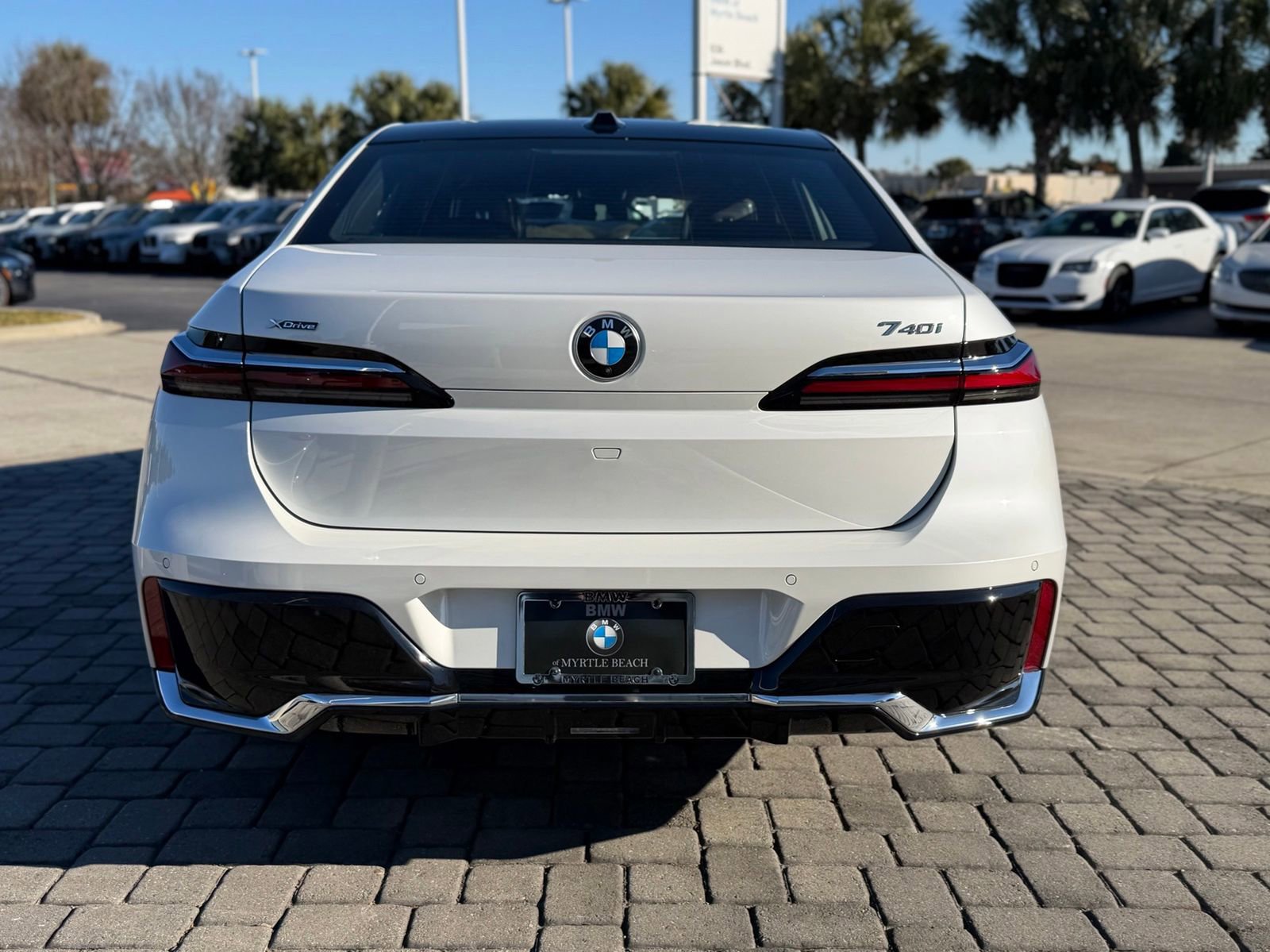 Used 2025 BMW 740i xDrive w/ Premium Package image 9