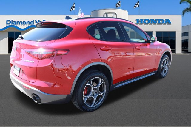 Used 2023 Alfa Romeo Stelvio Ti AWD/4WD image 8