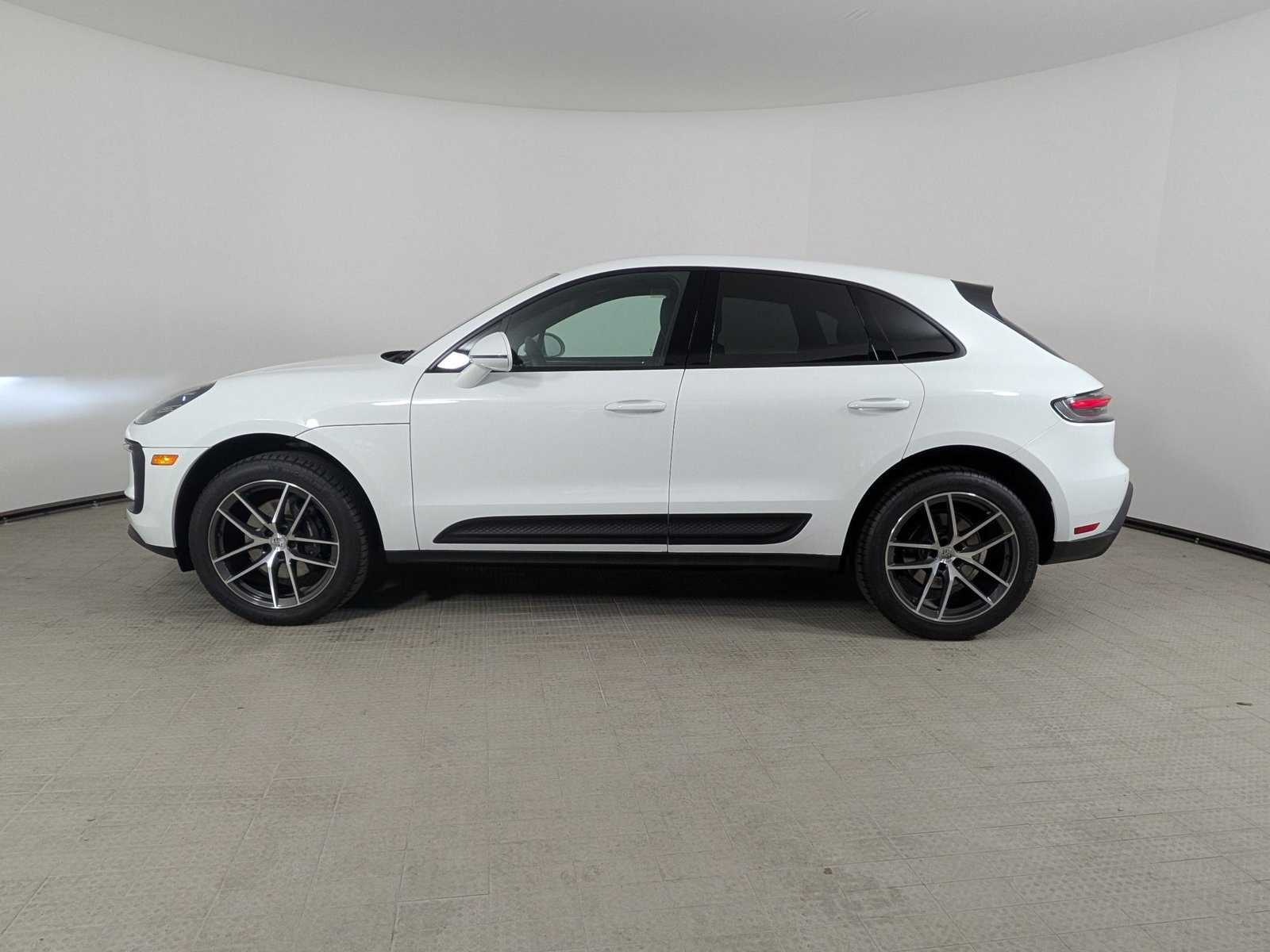 Certified 2025 Porsche Macan Turbo AWD/4WD image 2