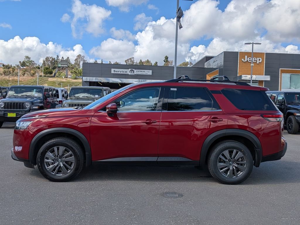 Used 2022 Nissan Pathfinder SV w/ SV Black Package image 2