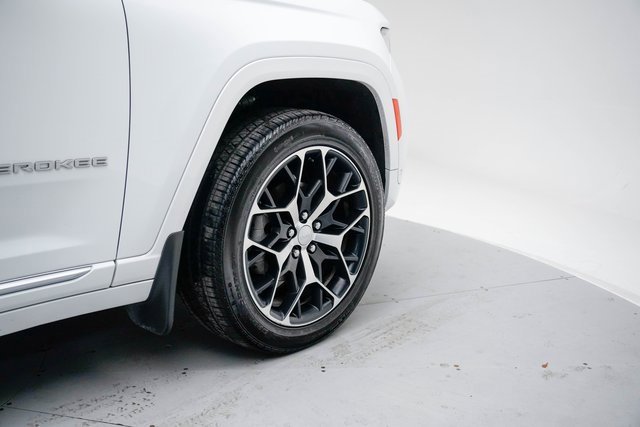 Used 2024 Jeep Grand Cherokee Summit image 11