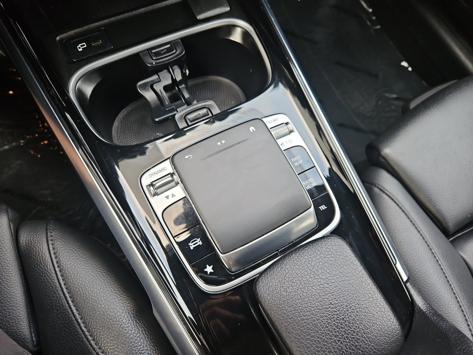 Used 2020 Mercedes-Benz GLB 250 4MATIC w/ Premium Package image 21