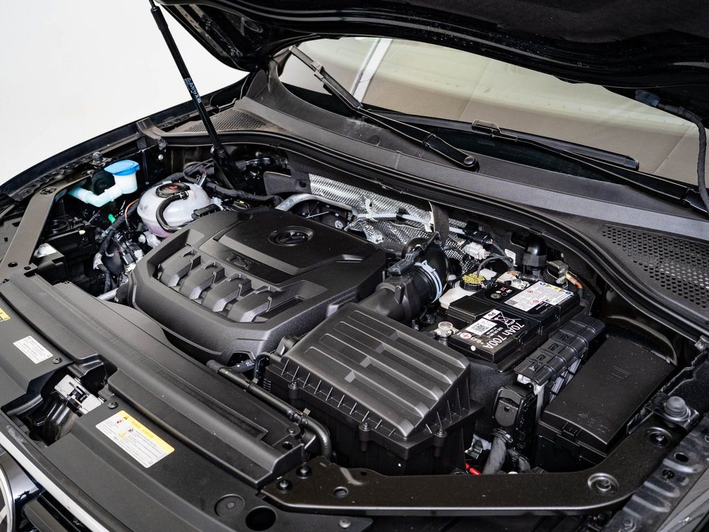 Used 2024 Volkswagen Tiguan SE R-Line image 38