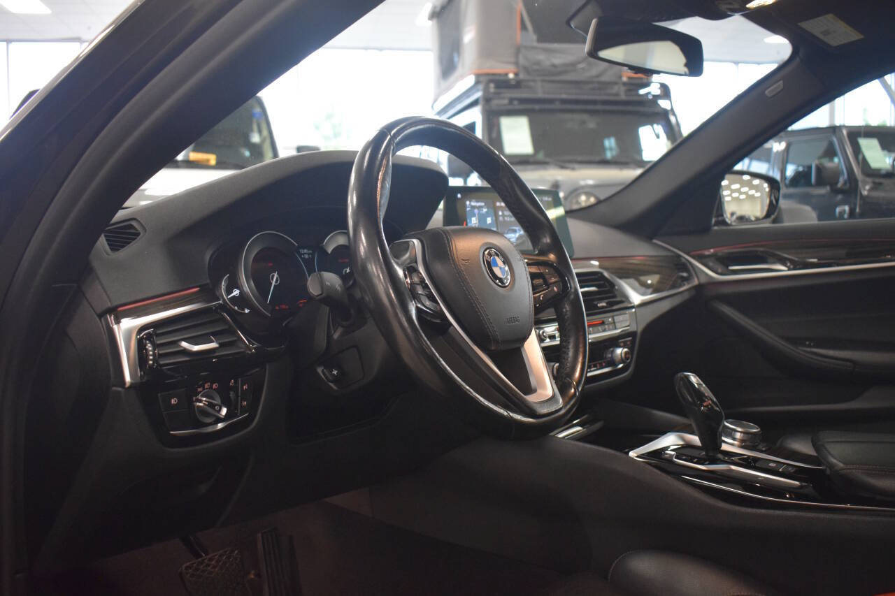 Used 2018 BMW 540i RWD image 38
