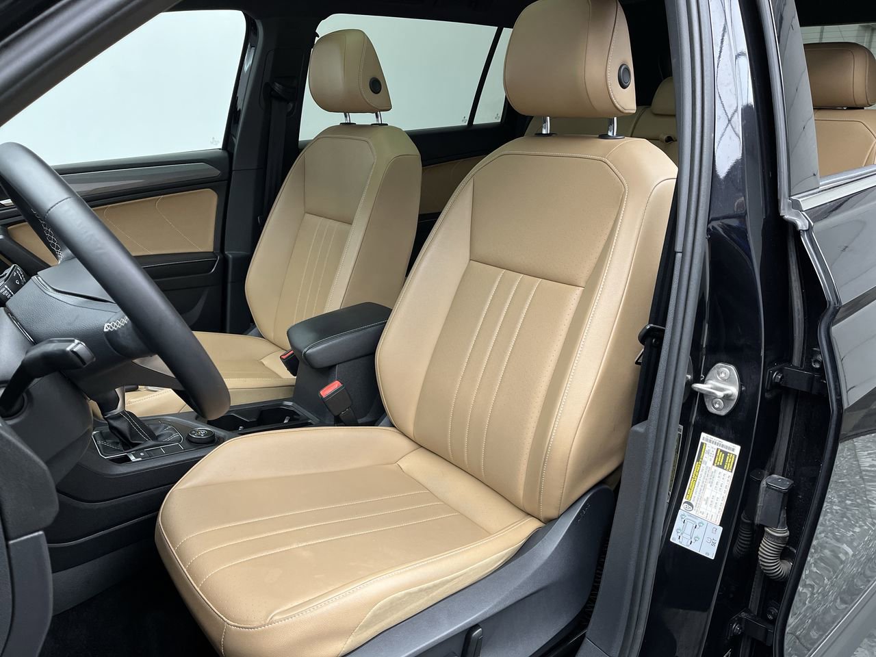 Used 2022 Volkswagen Tiguan SE AWD/4WD image 9