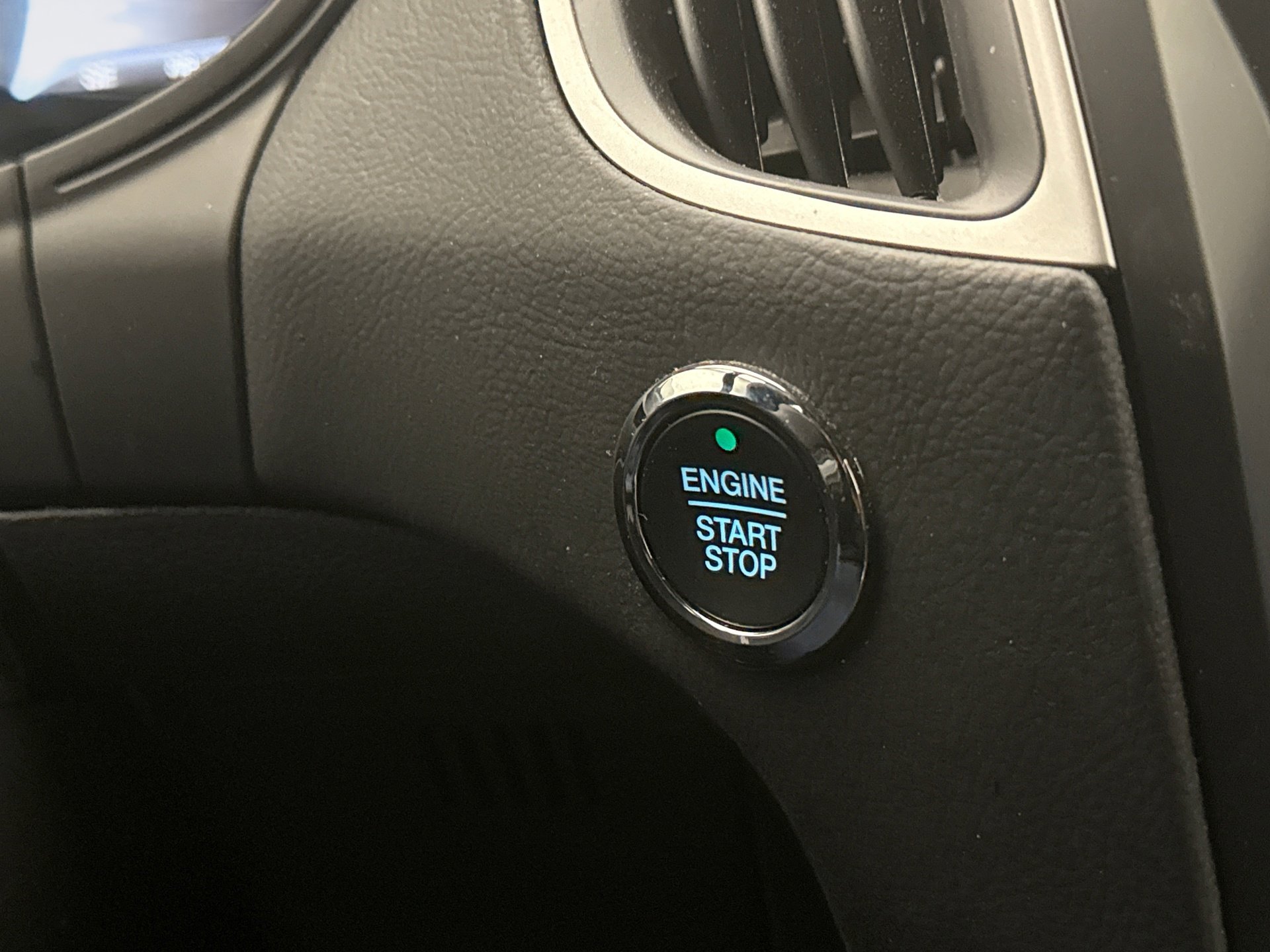 Used 2024 Ford Edge ST-Line image 19