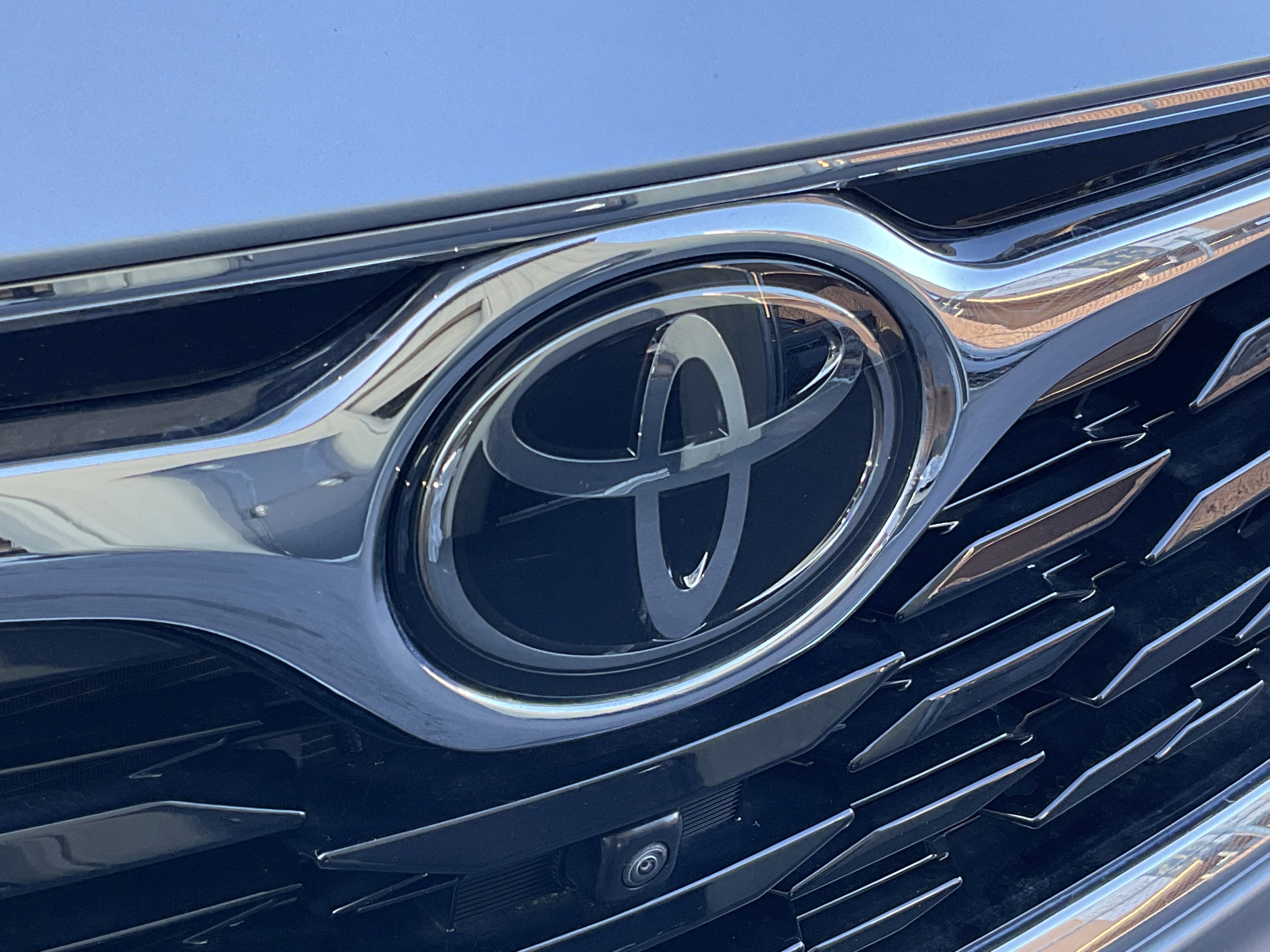 Used 2024 Toyota Highlander Platinum image 6