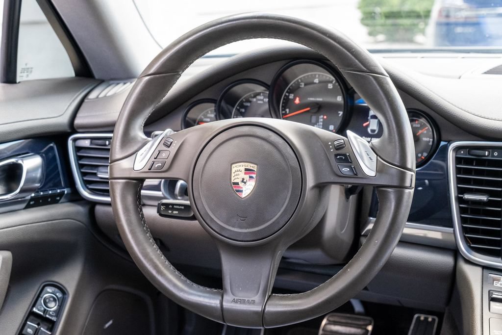 Used 2016 Porsche Panamera RWD image 33