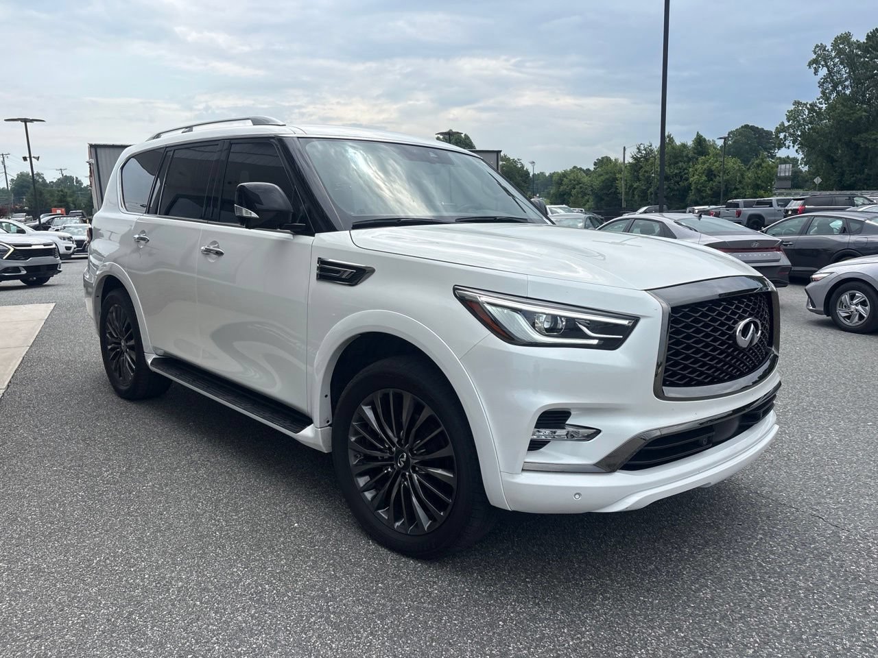 Used 2024 INFINITI QX80 Sensory AWD/4WD image 10