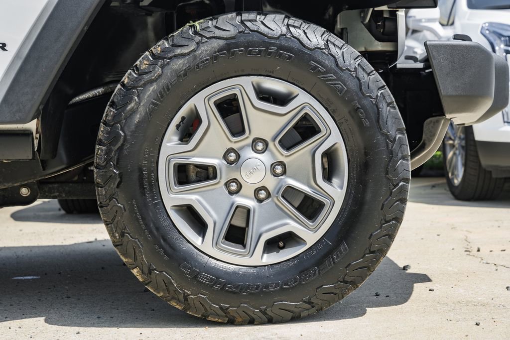 Used 2017 Jeep Wrangler Unlimited Rubicon w/ Cold Weather Group image 14