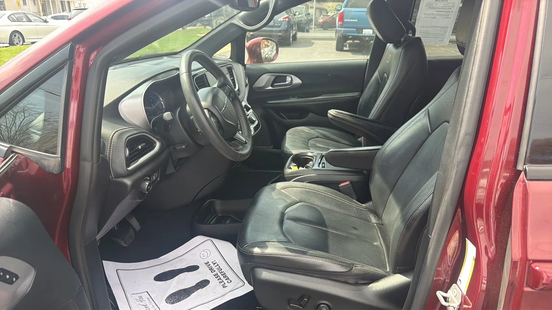 Used 2022 Chrysler Pacifica Touring-L w/ S Appearance Package image 9