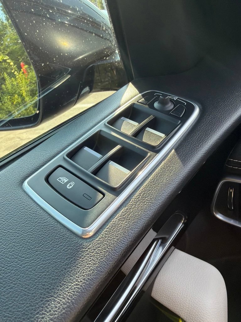 Used 2020 Jaguar F-PACE S AWD/4WD image 11