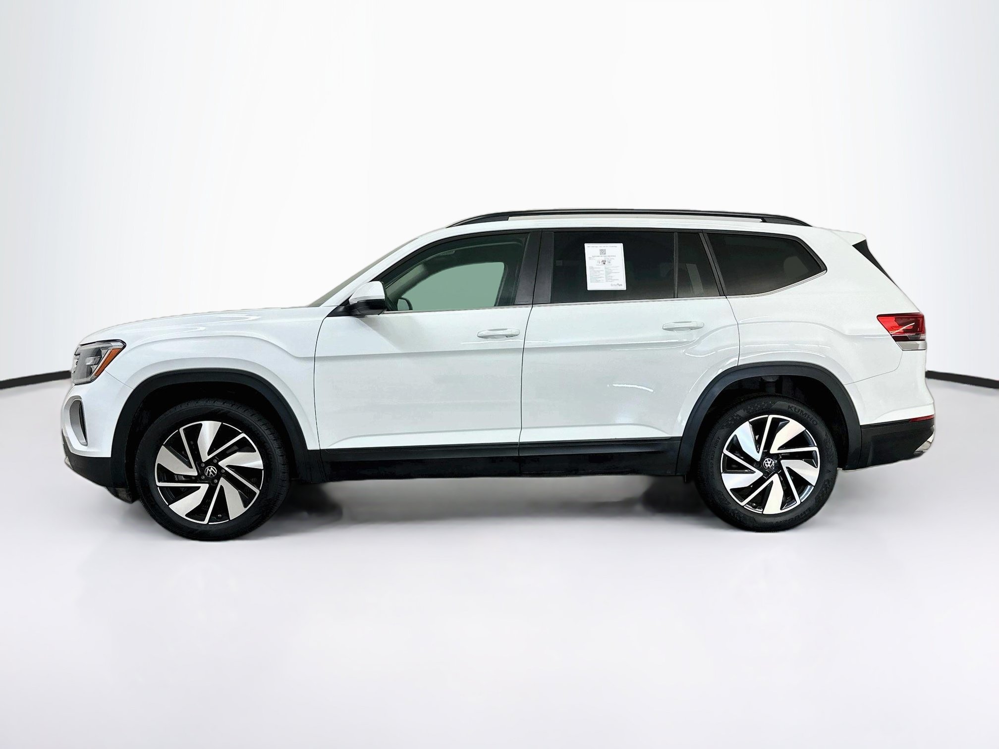 Used 2025 Volkswagen Atlas SE AWD/4WD image 4