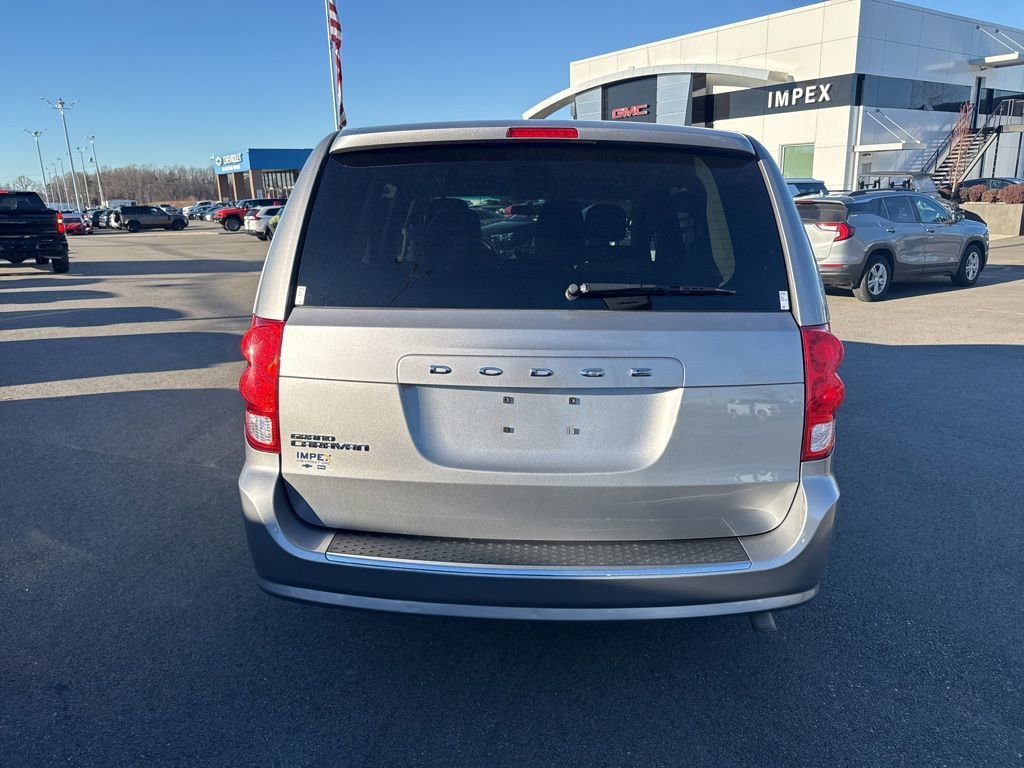 Used 2017 Dodge Grand Caravan SE image 4
