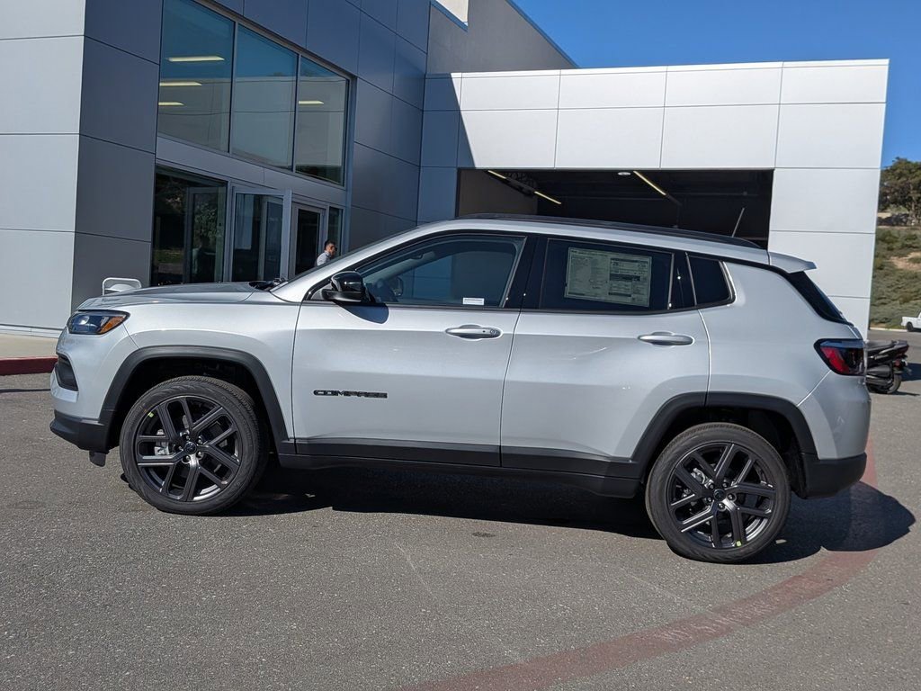 New 2026 Jeep Compass Latitude image 3
