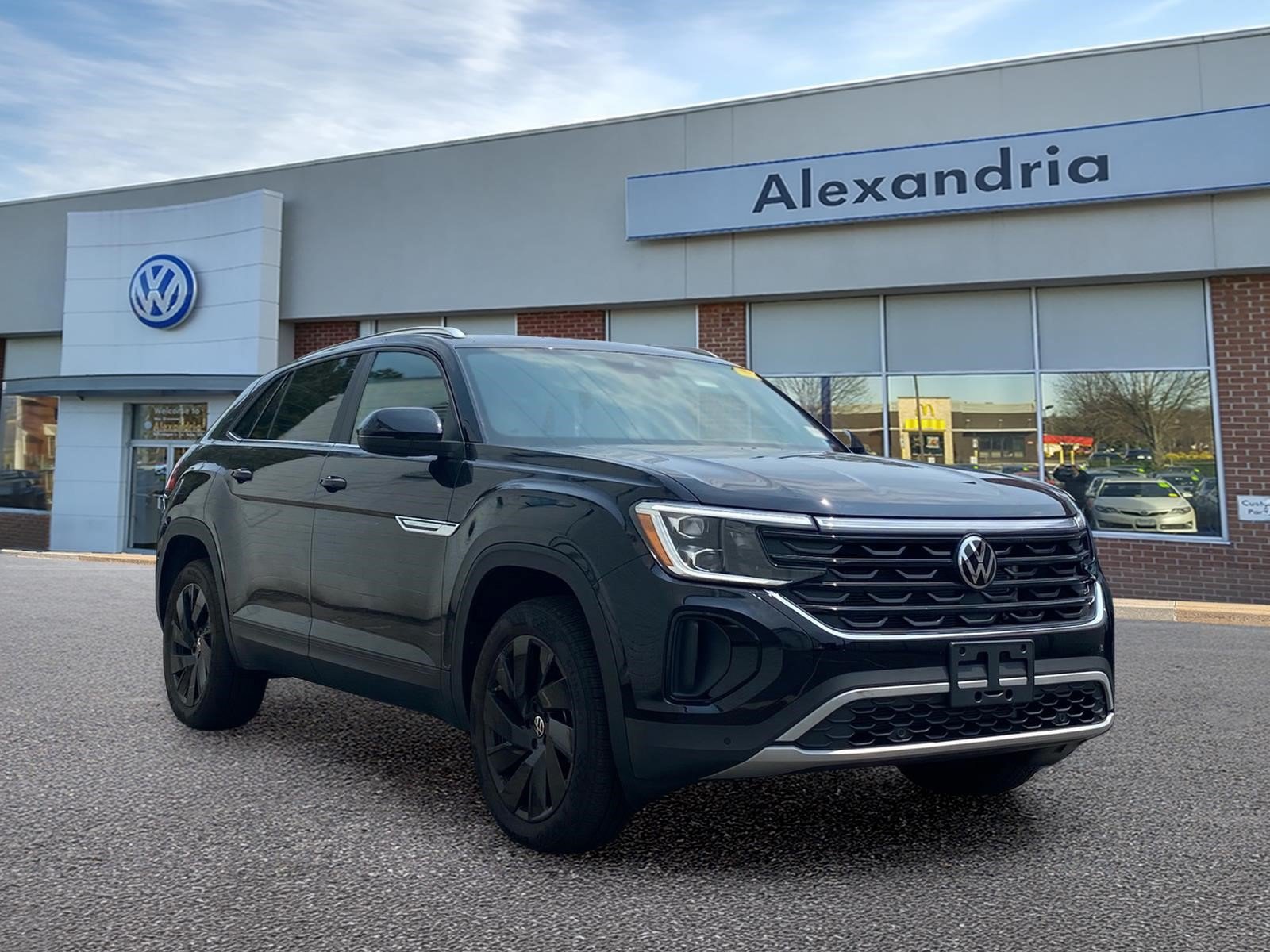 Certified 2025 Volkswagen Atlas Cross Sport SE w/ Panoramic Sunroof Package AWD/4WD image 1