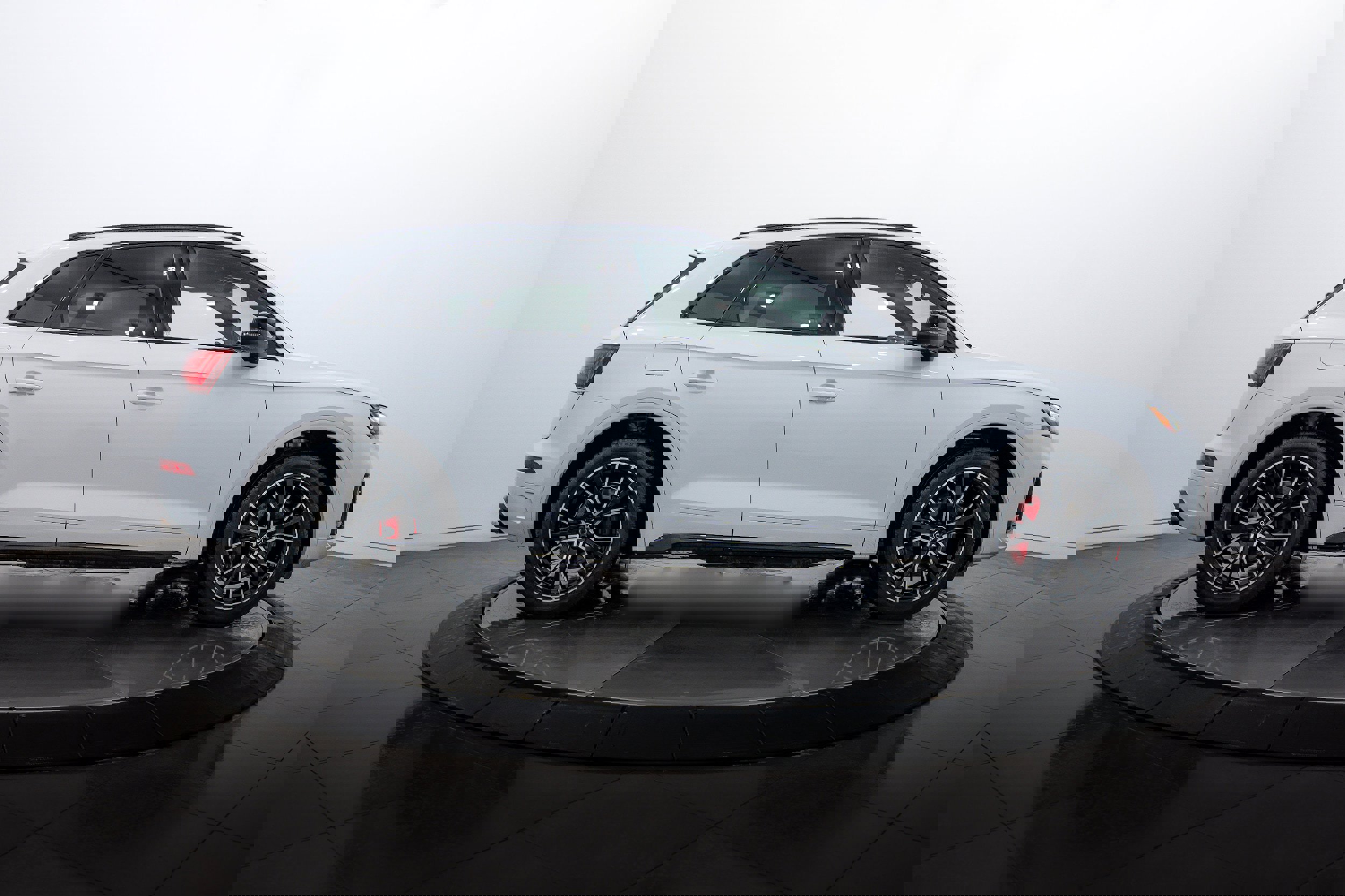 Certified 2024 Audi SQ5 Premium Plus w/ Premium Plus Package image 3