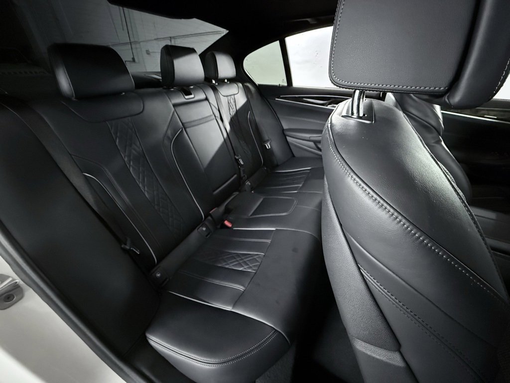 Used 2021 BMW M550i xDrive w/ Premium Package image 25