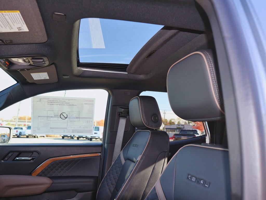 New 2026 GMC Canyon Denali image 8