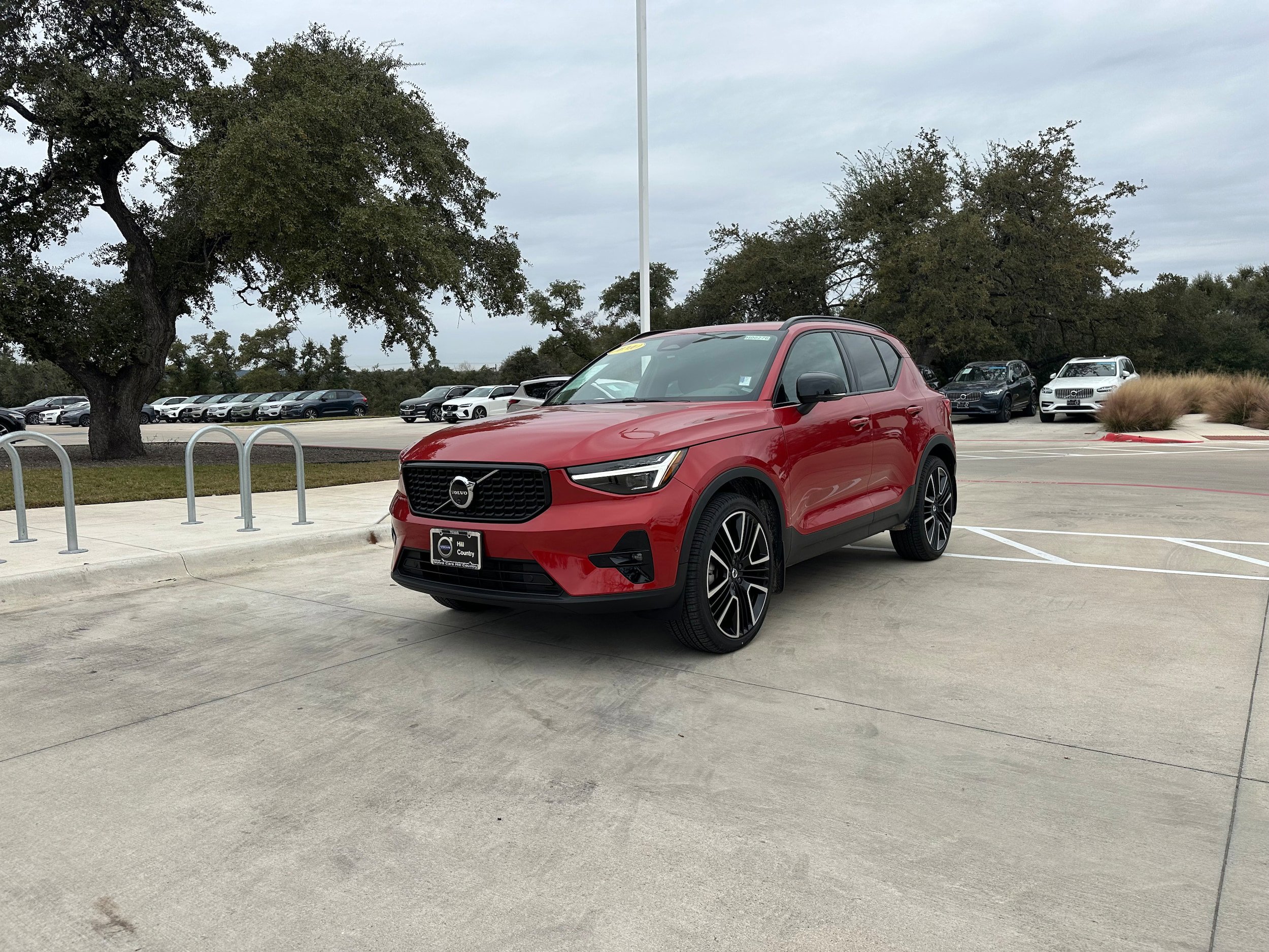 Certified 2024 Volvo XC40 B5 Ultimate w/ Protection Package Premier AWD/4WD image 2