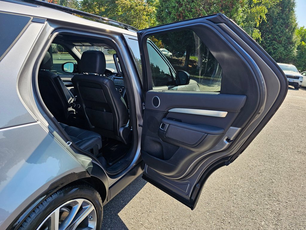 Used 2020 Land Rover Discovery Landmark image 27