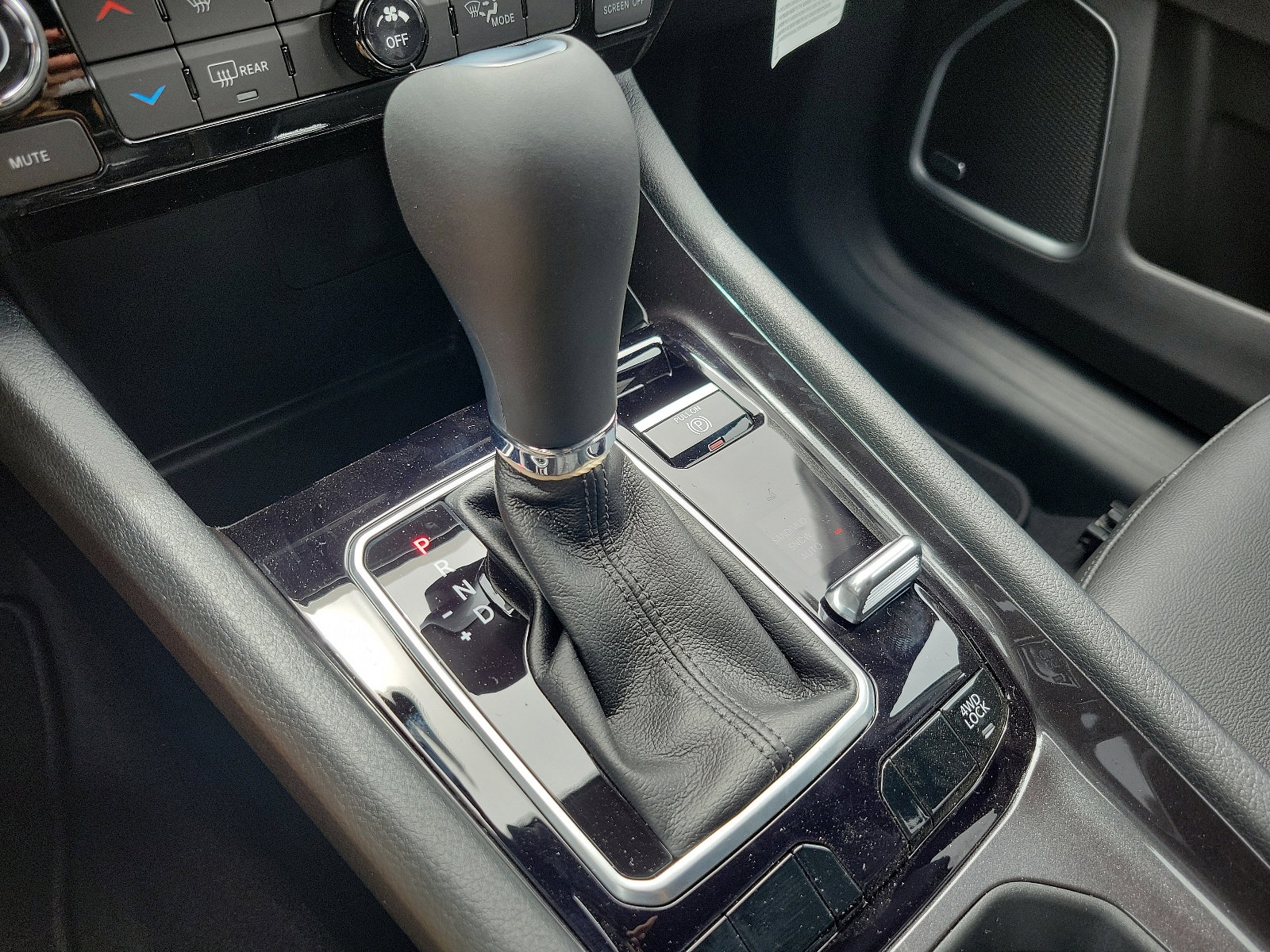 Used 2024 Jeep Compass Latitude w/ Sun and Sound Group image 9