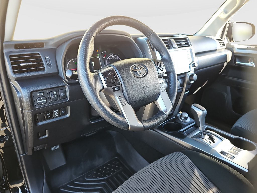 Used 2022 Toyota 4Runner SR5 AWD/4WD image 9