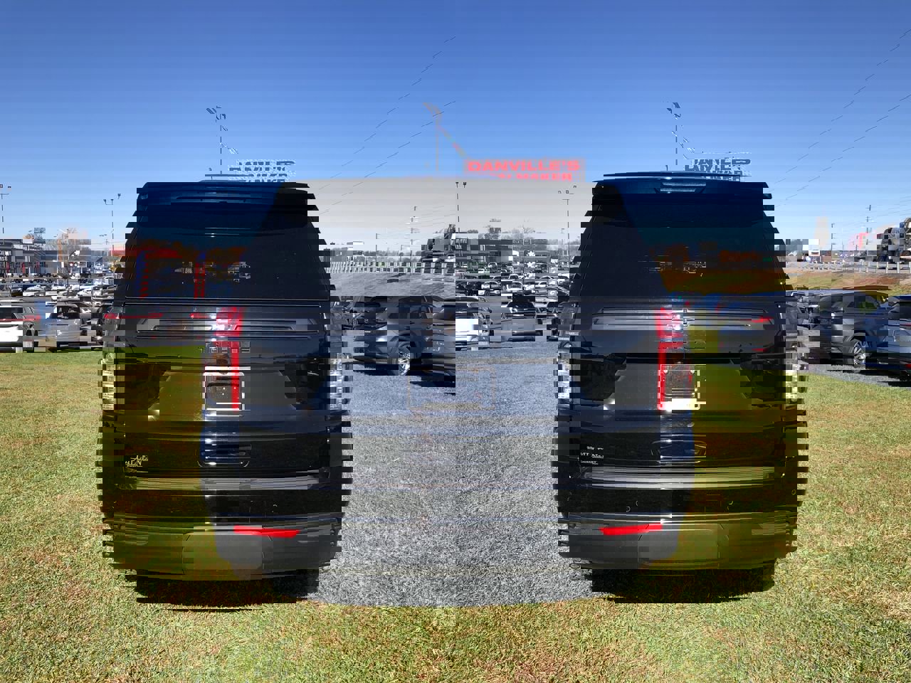 Used 2022 Chevrolet Tahoe Z71 w/ Z71 Off-Road Package image 11