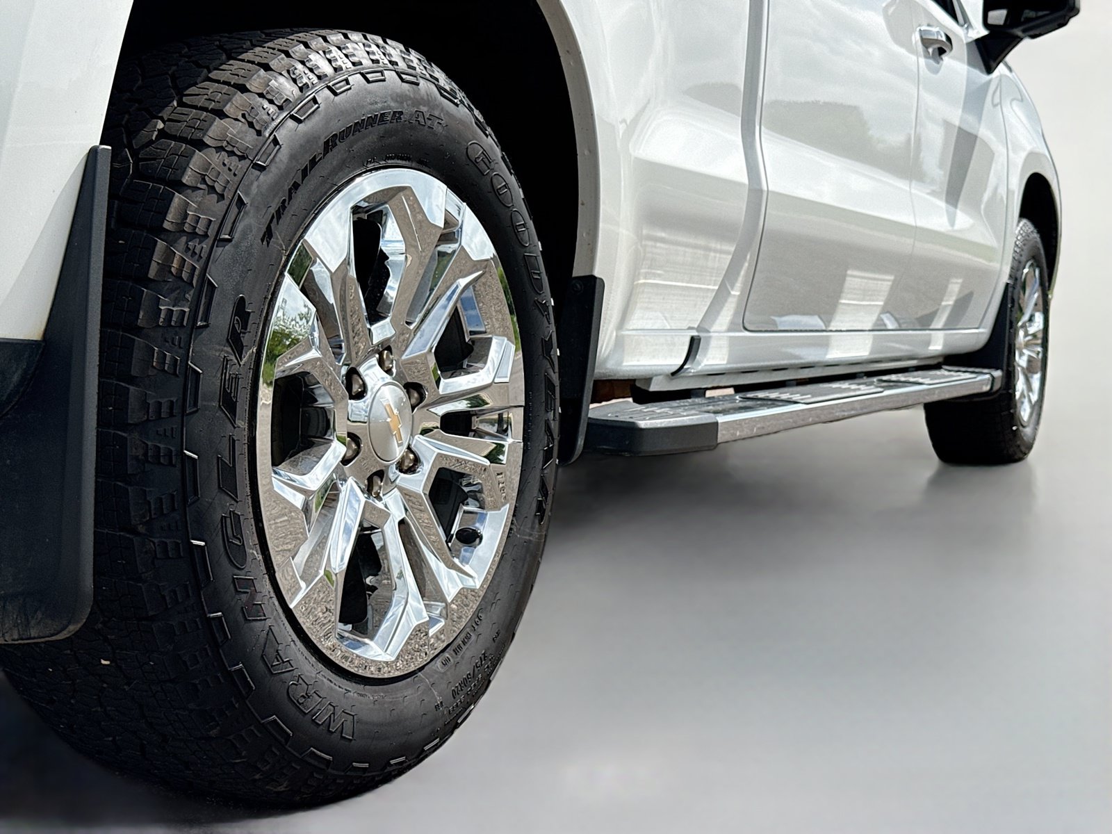 Used 2024 Chevrolet Silverado 1500 LTZ AWD/4WD image 16