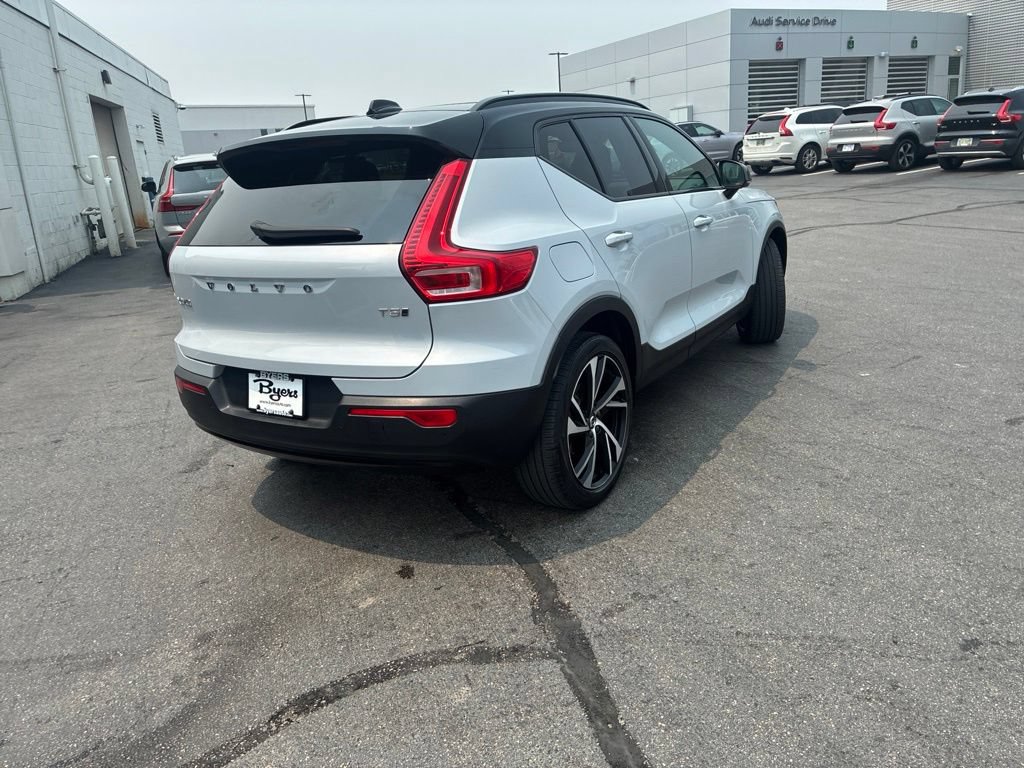 Used 2021 Volvo XC40 T5 R-Design w/ Climate Package AWD/4WD image 4
