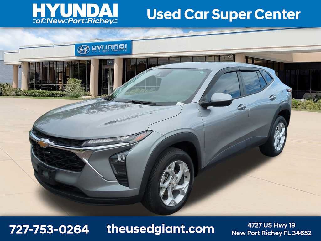 Used 2024 Chevrolet Trax LS w/ LS Convenience Package FWD image 1
