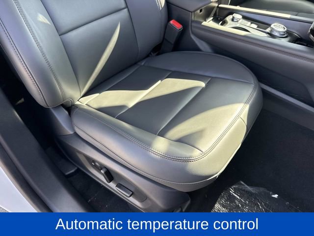 Used 2025 Ford Explorer Active w/ Active Comfort Package image 13