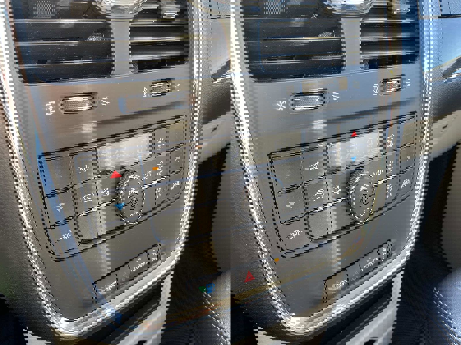 Used 2013 Chrysler Town & Country Touring image 18