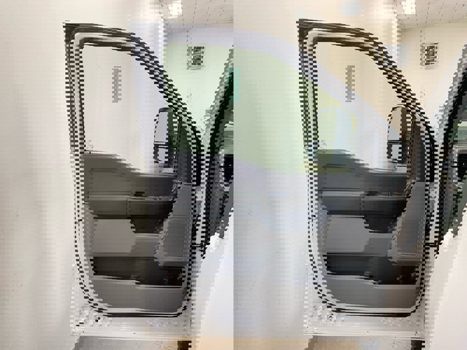 New 2024 Ford F550 4x4 Regular Cab Super Duty image 17