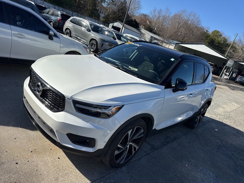 Used 2022 Volvo XC40 T5 R-Design w/ Advanced Package image 4