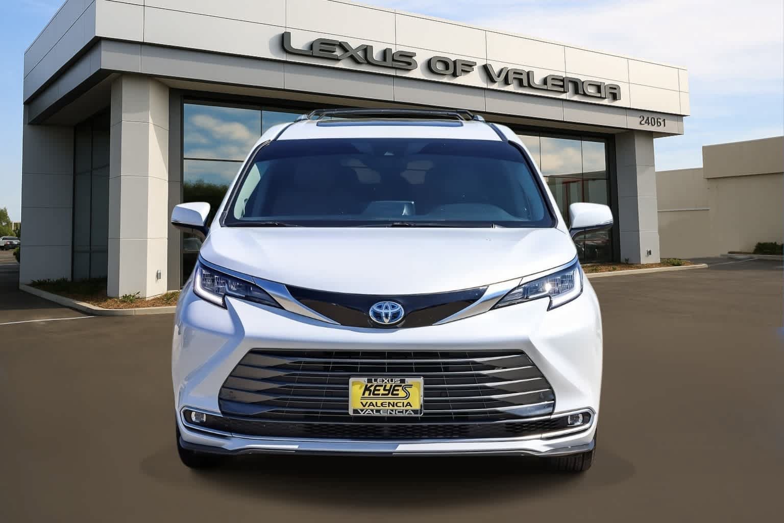 Used 2023 Toyota Sienna Limited AWD/4WD image 6