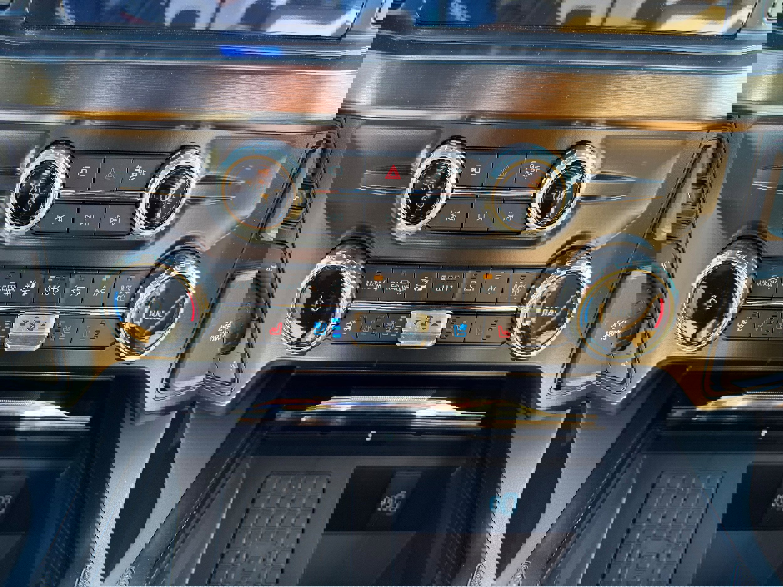 New 2026 Ford F350 Lariat w/ Lariat Premium Package image 24