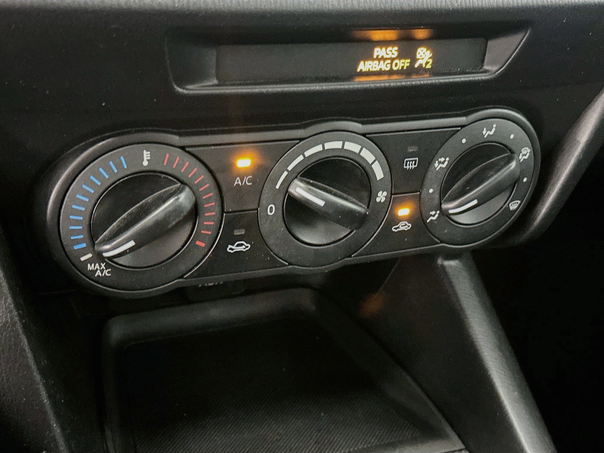Used 2014 MAZDA MAZDA3 i SV FWD image 22