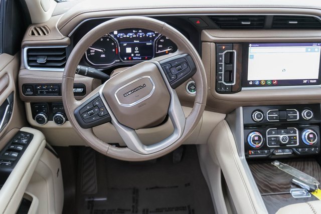 Used 2021 GMC Yukon Denali w/ Denali Premium Package image 27