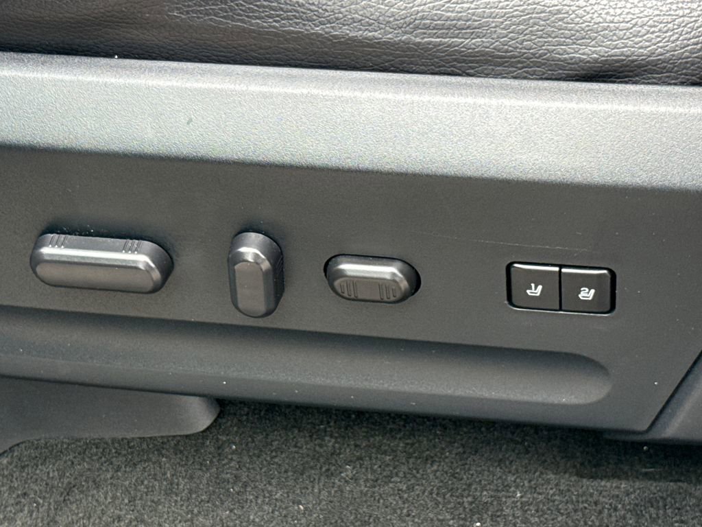 Used 2016 Ford Expedition Limited image 26