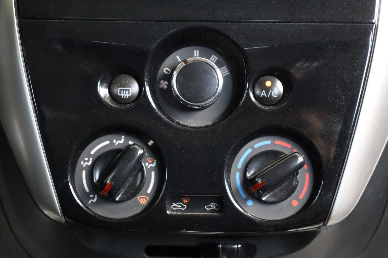 Used 2016 Nissan Versa Note SV FWD image 36