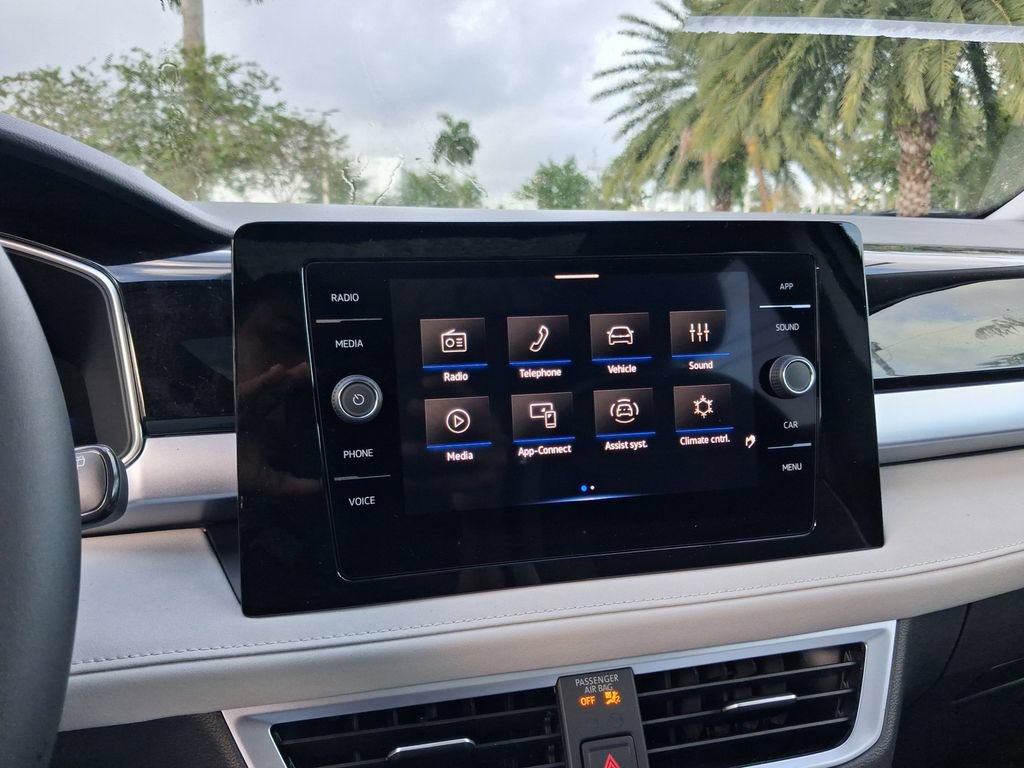 New 2026 Volkswagen Taos SE FWD image 9