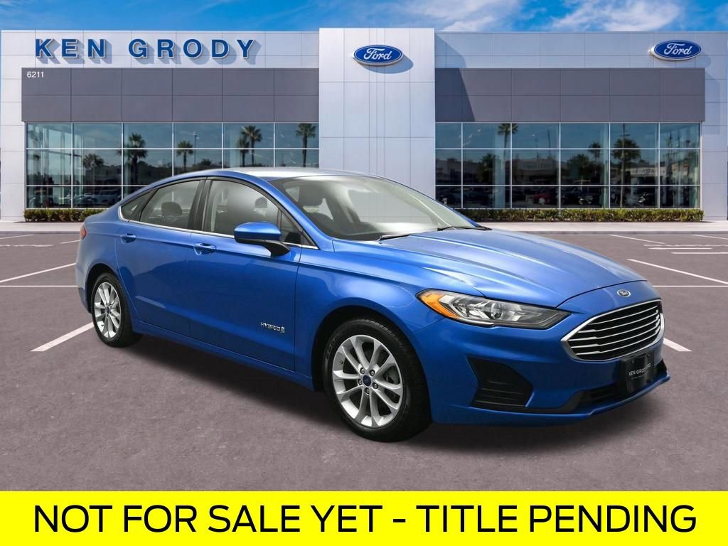 Certified 2019 Ford Fusion SE FWD image 1