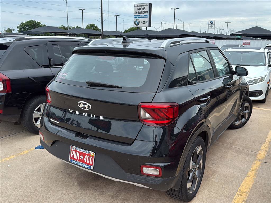 Used 2021 Hyundai Venue SEL FWD image 9