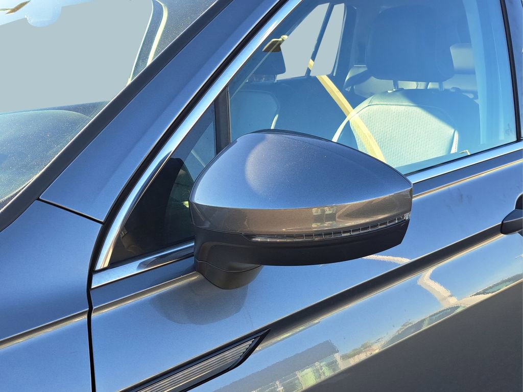 Used 2022 Volkswagen Tiguan SE image 13