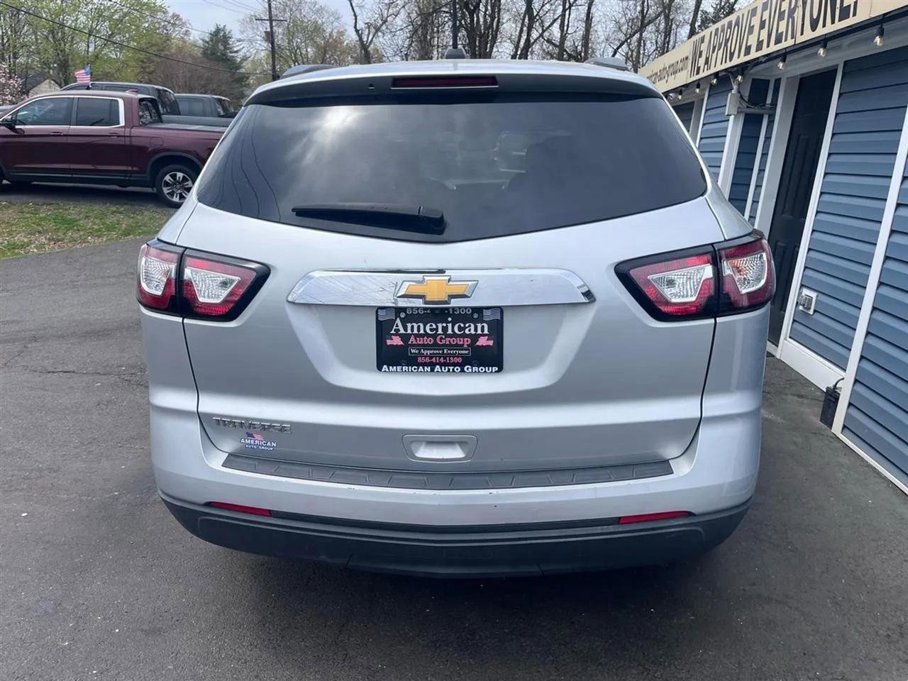 Used 2017 Chevrolet Traverse LS FWD image 5