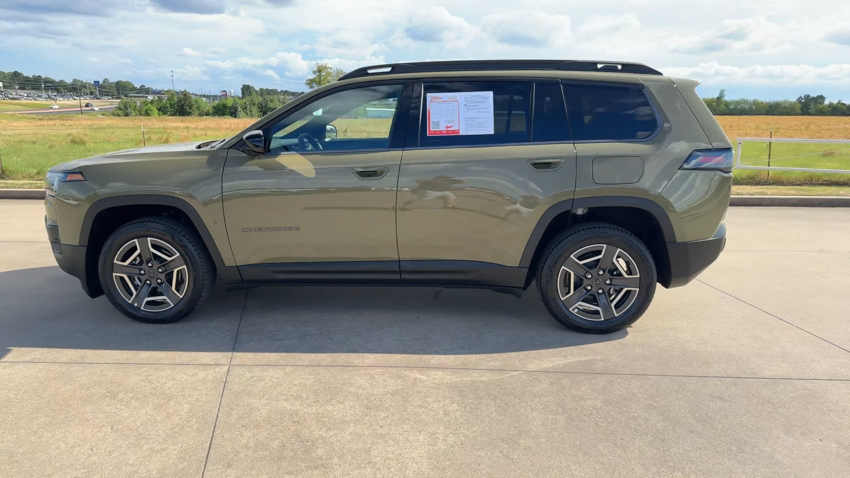 Used 2026 Jeep Cherokee Laredo AWD/4WD image 6