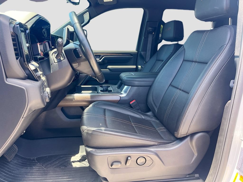 Used 2025 Chevrolet Silverado 3500 High Country w/ High Country Premium Package AWD/4WD image 23