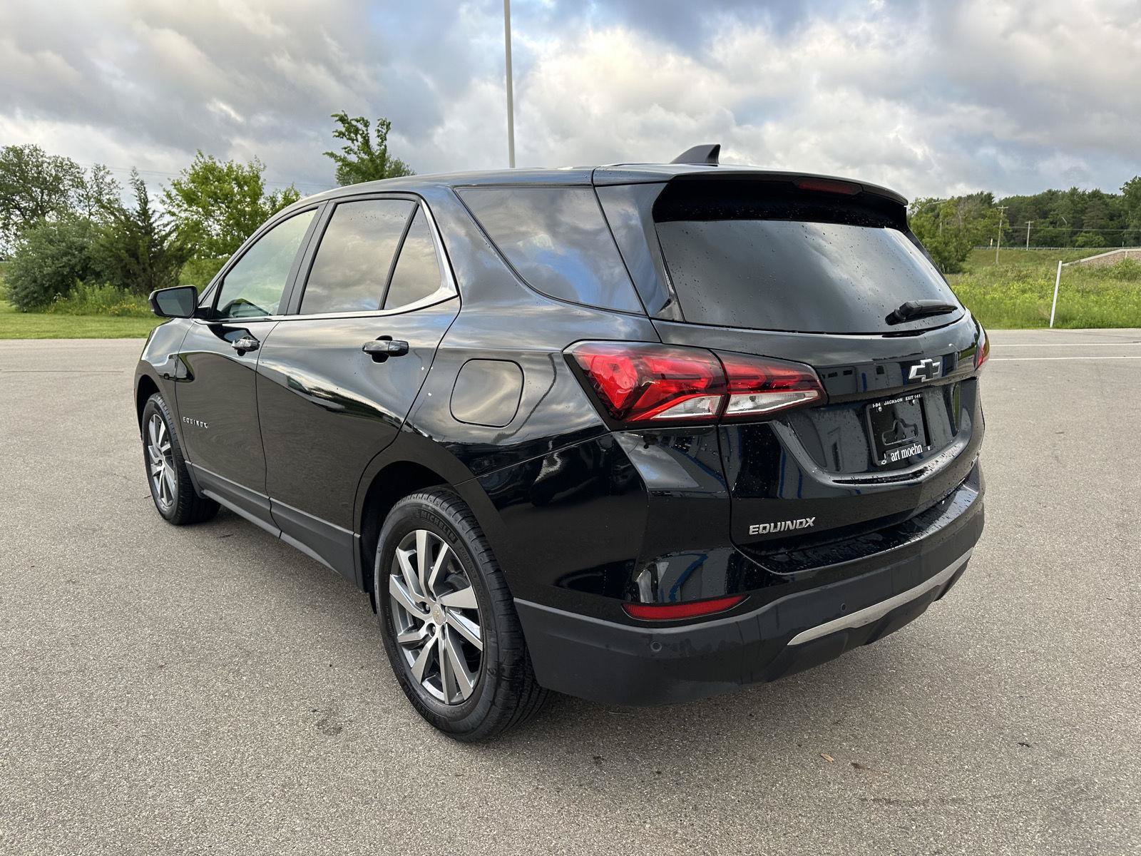Used 2024 Chevrolet Equinox LT AWD/4WD image 3