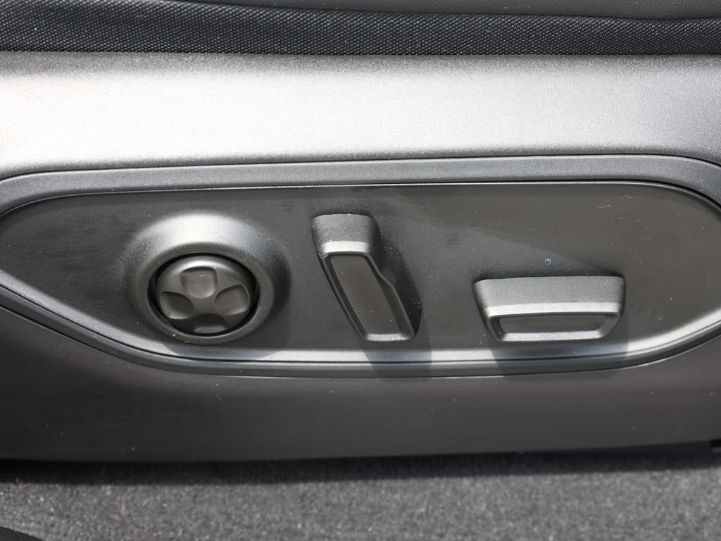 Used 2026 Jeep Grand Cherokee Limited w/ Luxury Tech Group II RWD image 22